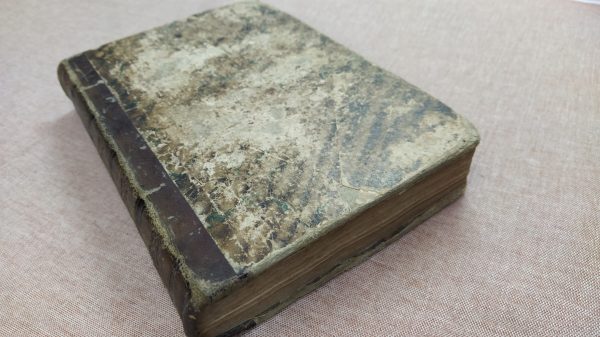 RESTAURACIÓN DE LIBROS ANTIGUOS, ARREGLO DE TAPAS Y DEL INTERIOR