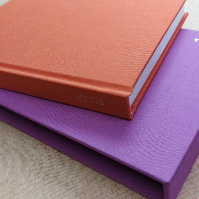 CONJUNTO DE LIBRO Y FUNDA A MEDIDA